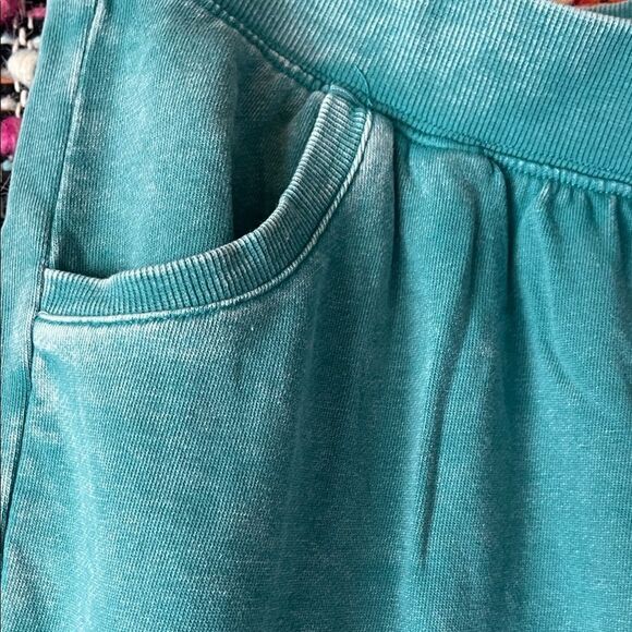 Coldwater Creek Teal Women's Shorts - Picture 2 of 4